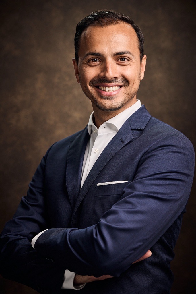 Portrait of Dr. Ehsan Vazifeh